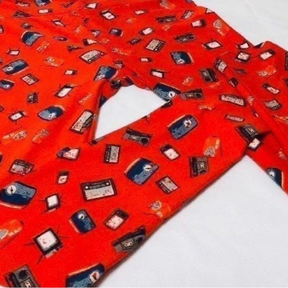 TC1 Red tv and radio lularoe leggings in Retro Print